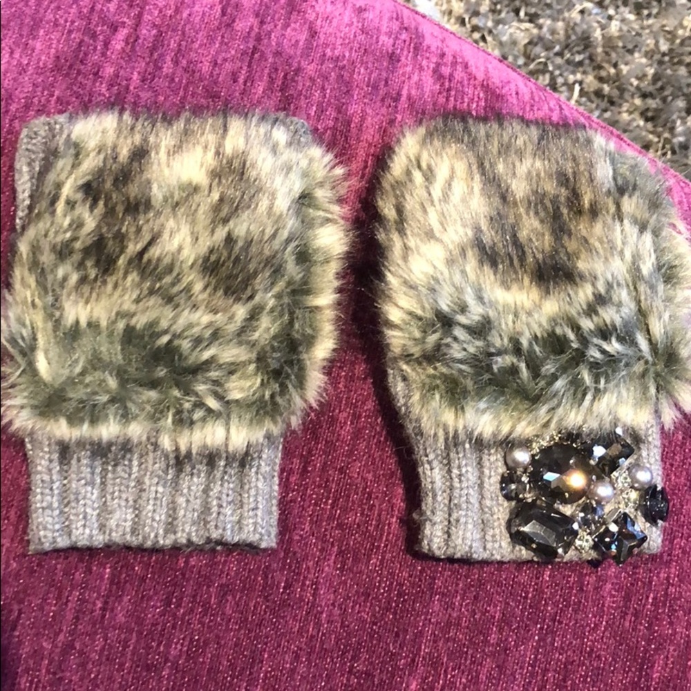 Matching gloves and headpiece